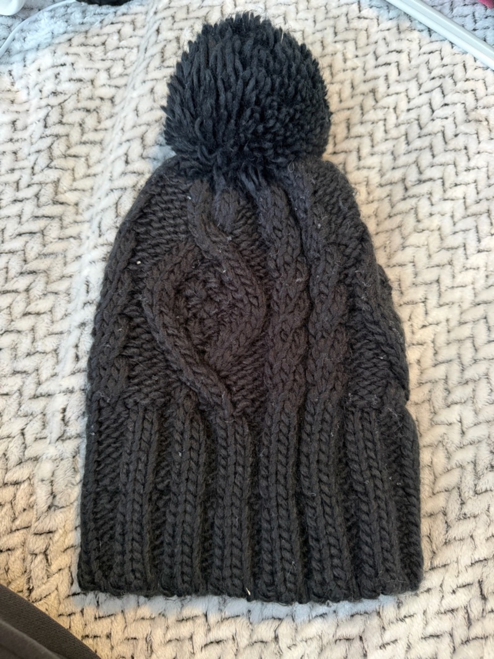 west loop Black Cable-Knit Pom Hat